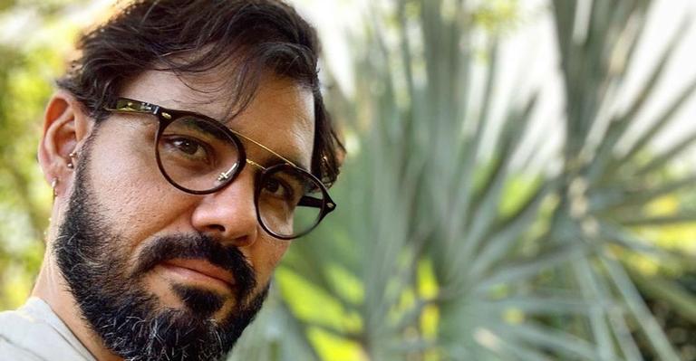 Mulher de Juliano Cazarré publica clique do marido com o filho Gaspar