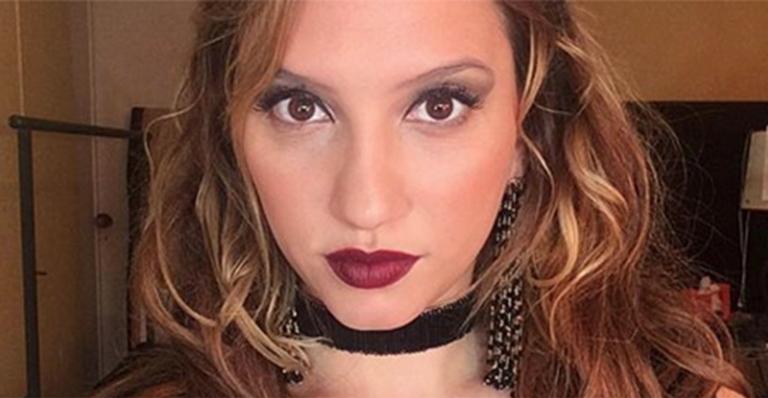 Atriz Lorena Comparato surge completamente nua em nova foto