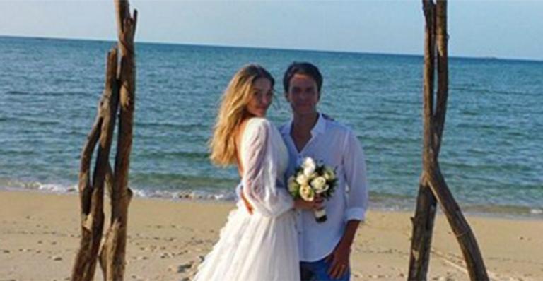 Luma Costa renova os votos de casamento no Caribe