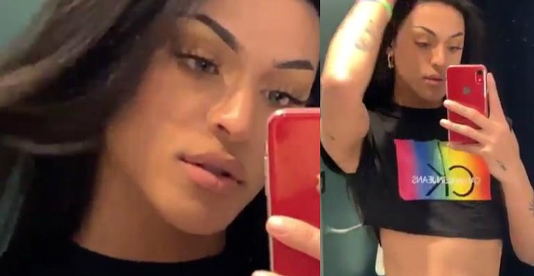 Pabllo Vittar sensualiza de calcinha asa-delta na frente do espelho