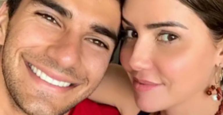 Deborah Secco faz caretas e se declara para o marido: ”Parceiro de todas as loucuras”