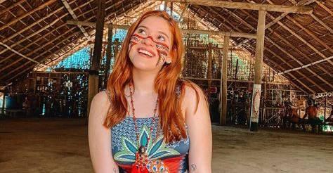 Ana Clara visita aldeia indígena e conscientiza fãs sobre valorização da cultura