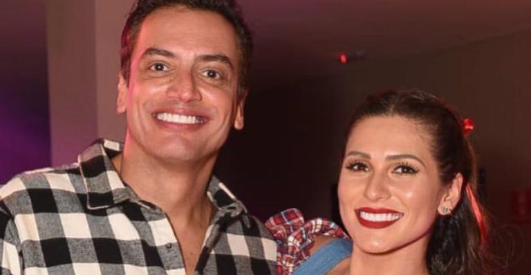 Leo Dias sai mais cedo da festa de Simaria para prestigiar Lívia Andrade