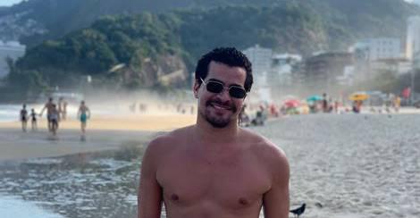 Thiago Martins relembra dificuldade no início de sua carreira: “Fiz seis testes”