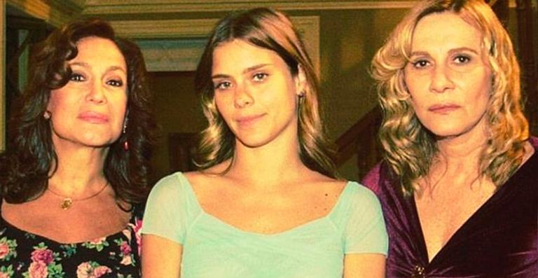 Carolina Dieckmann relembra Senhora do Destino com clique nostálgico e fãs comemoram: ”Um clássico”