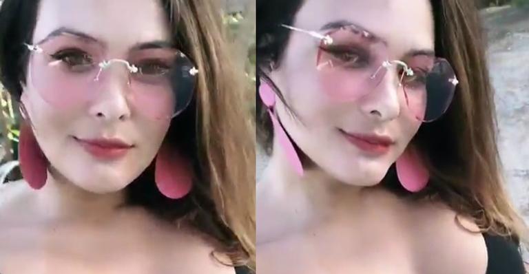 Geisy Arruda não deixa nada para a imaginação em maiô cavado e sensual