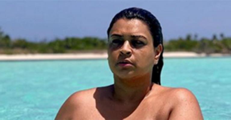 Preta Gil surge de topless em Miami e fala sobre decisão de não esconder seu corpo
