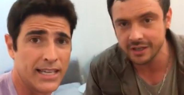 Reynaldo Gianecchini e Sérgio Guizé cantam Marilia Mendonça e brincam: ”Bebi, liguei”