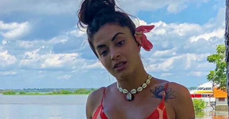 Aline Riscado é coroada rainha de bateria da escola Vila Isabel: “Estou apaixonada”