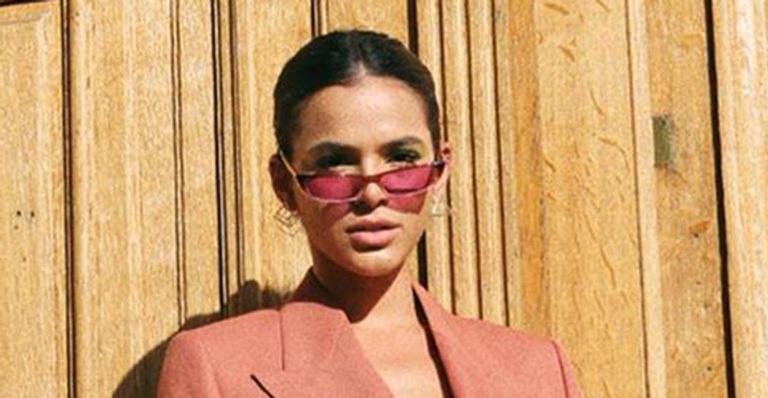 Bruna Marquezine surge com look comportado e fãs criticam: ‘Indo pro culto de domingo’