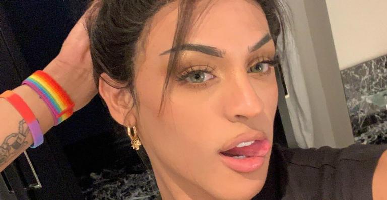 Pabllo Vittar é agarrada e beijada à força por homem durante show e fãs se revoltam: ”Falta de respeito”