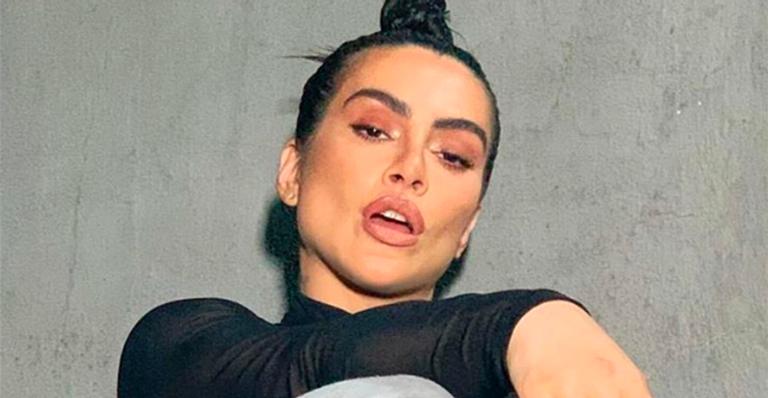 Cleo empina bumbum na web e se enaltece: ”Auge” 