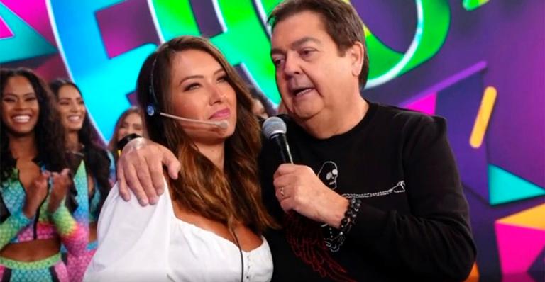 Ex-bailarina assume como assistente no Domingão e beleza chama atenção na web