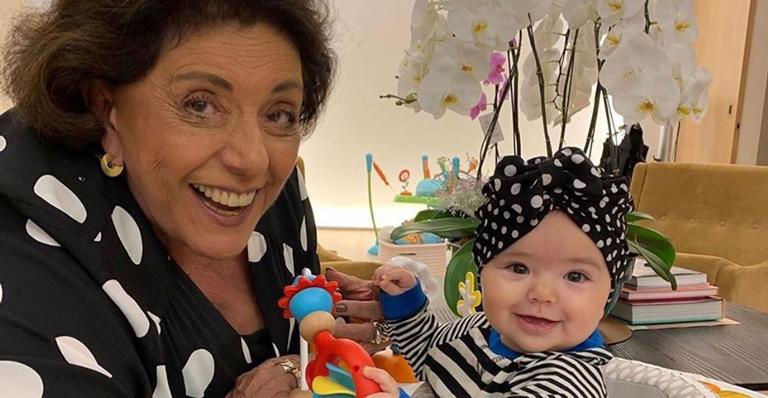 Leda Nagle exibe foto da infância e choca fãs: ”Parece muito com a Zoe”