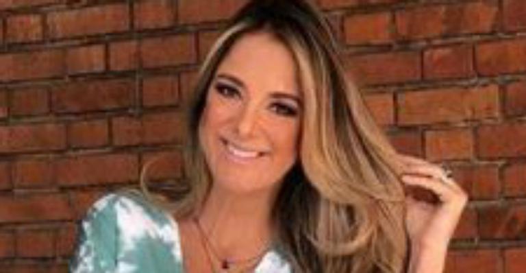 Tici Pinheiro completa 38 semanas e mostra barrigão no limite: ”Pronta!”