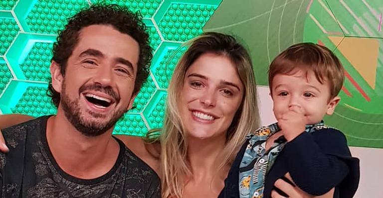 Fofura! Felipe Andreoli encanta web ao mostrar o filho, Rocco, jogando tênis: ”Pai de tenista”