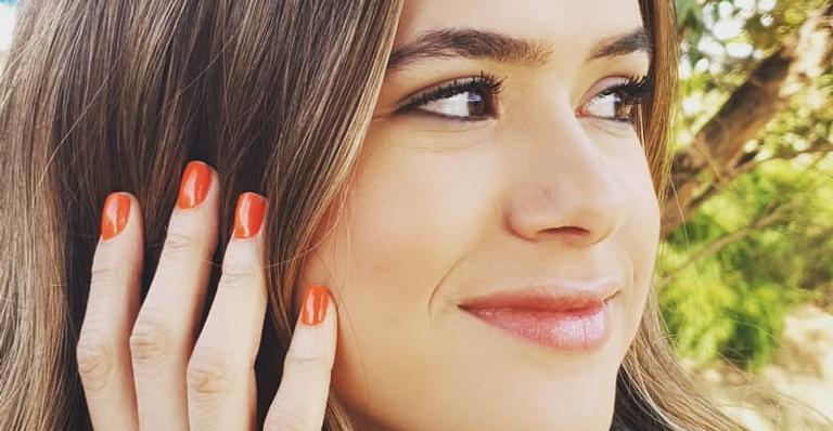 Maisa Silva exibe aliança e revela noivado: ”Estou noiva e muito feliz”