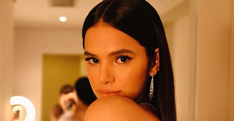 Poderosa, Bruna Marquezine usa três looks em premiação musical