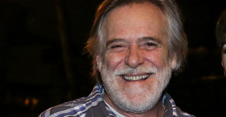 José de Abreu surge em raro registro com a namorada durante festa de ‘A Dona do Pedaço’