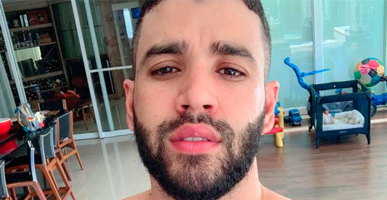 Mister M? Gusttavo Lima exagera no look e assusta fãs na web