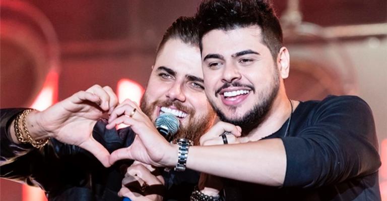 Zé Neto e Cristiano comovem ao presentear fã cadeirante durante show
