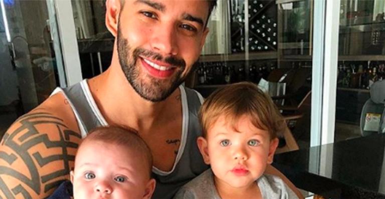 Gusttavo Lima toca piano ao lado do filho e encanta seguidores