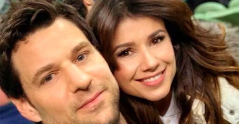 Paula Fernandes curte jogo com o namorado: ”Acompanhando o time do coração do mozão”