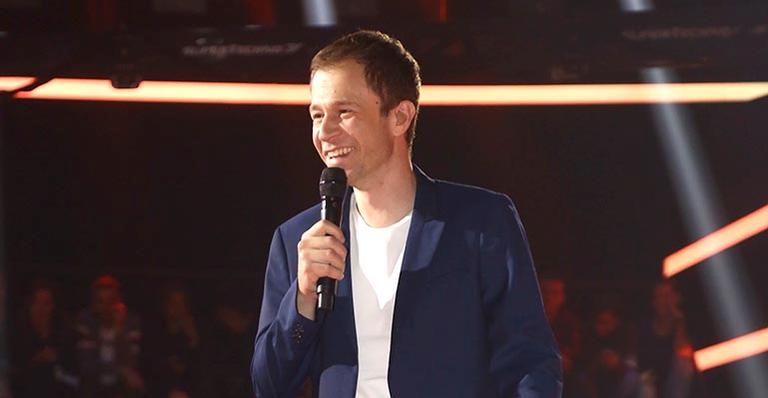 Tiago Leifert dá conselhos para as ‘novatas’ Iza e Jeniffer Nascimento no The Voice Brasil