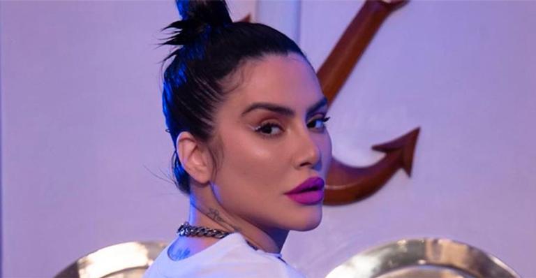 Cleo rebate novas críticas: ”Cuidar da vidinha, amor”