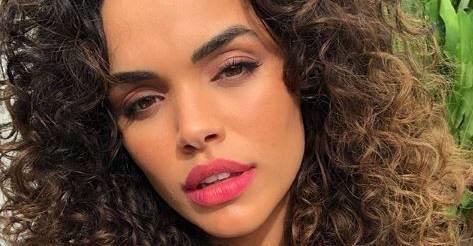Giovana Cordeiro se emociona ao receber família de surpresa no ‘Encontro’