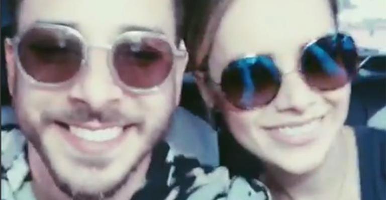 Sandy e Junior aparecem juntinhos horas antes da estreia da turnê Nossa História