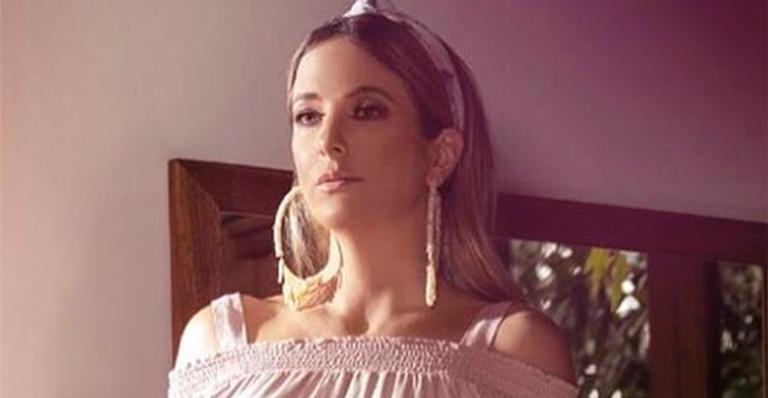 Contagem regressiva: Ticiane Pinheiro posa em um dos últimos cliques com barrigão