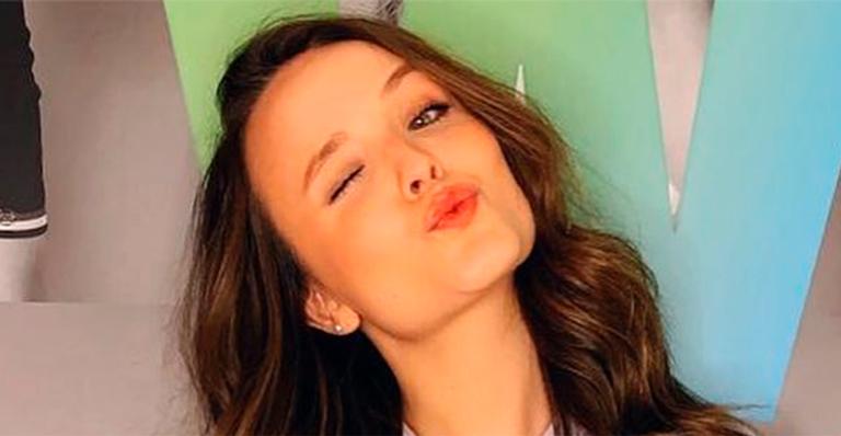Larissa Manoela inova no visual e ganha elogio de Maisa: ”Maravilhosa”