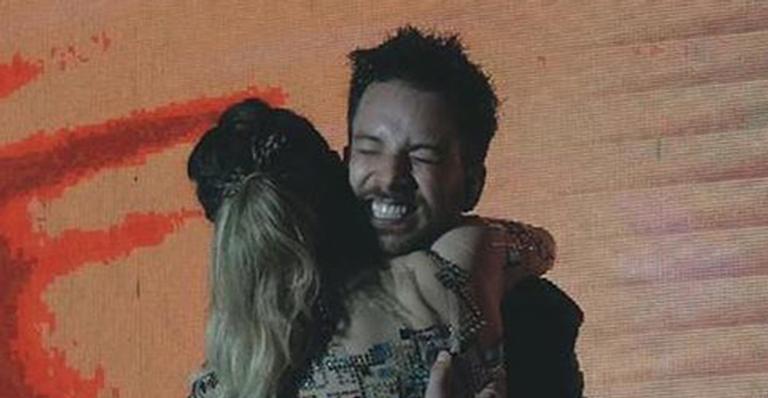 Sandy e Júnior se apresentam em Salvador e emoção rola solta: ”Obrigada por tudo”