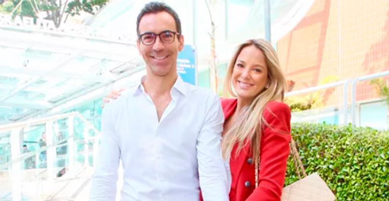 Ticiane Pinheiro e César Tralli deixam a maternidade com Manuella