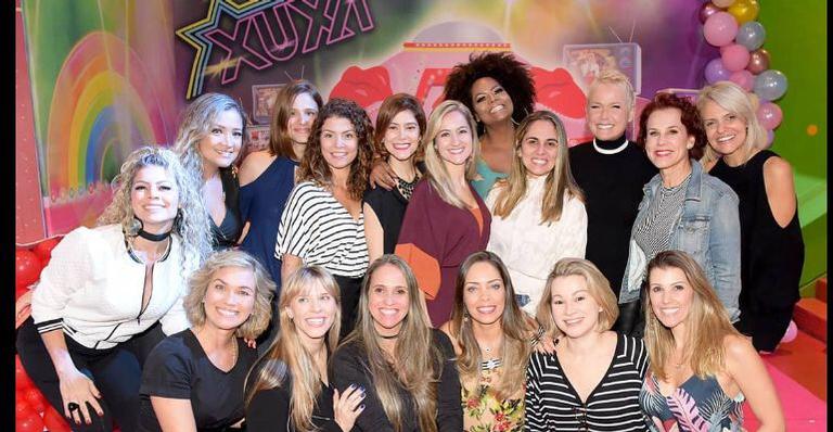Xuxa Meneghel organiza super festa com Paquitas: ‘‘Turma reunida’’