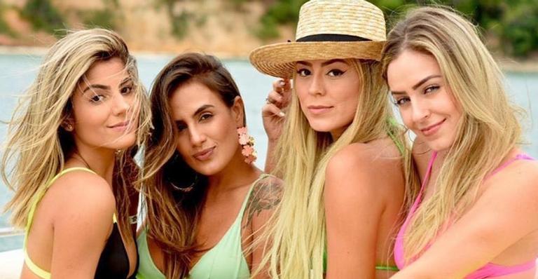 De biquíni, ex-BBBs Hariany, Carol, Isabella e Paula celebram amizade em viagem: ”Amo tanto!”