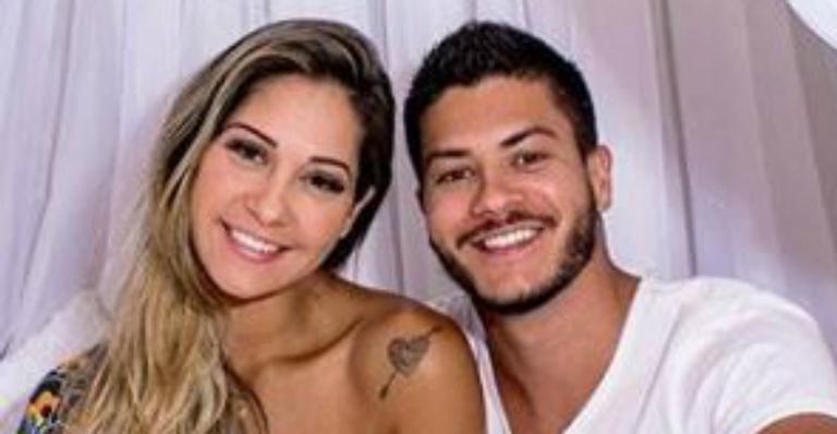 Mayra Cardi encanta seguidores ao dividir clique coladinha na filha: ”Quantos likes merece?”