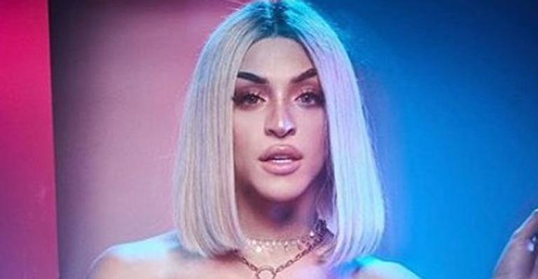 Pabllo Vittar detona título de bumbum mais bonito transex: ”Sou um homem de peruca”