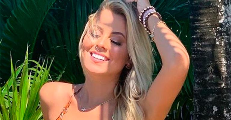 Ex-BBB Isabella Cecchi sensualiza de biquíni fininho e exibe corpão arrasador