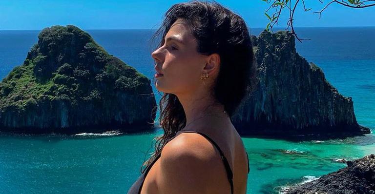 Isis Valverde surge de biquíni ao pedir retorno do calor e recebe elogios: ”Musa”