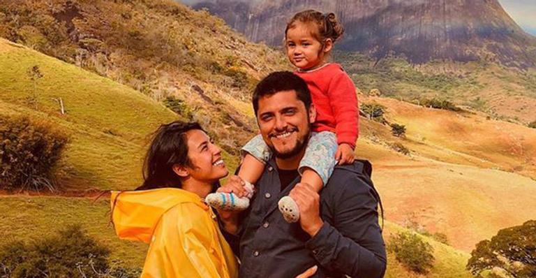 Bruno Gissoni encanta ao posar com a família e revela: ”Fomos abençoados mais uma vez”