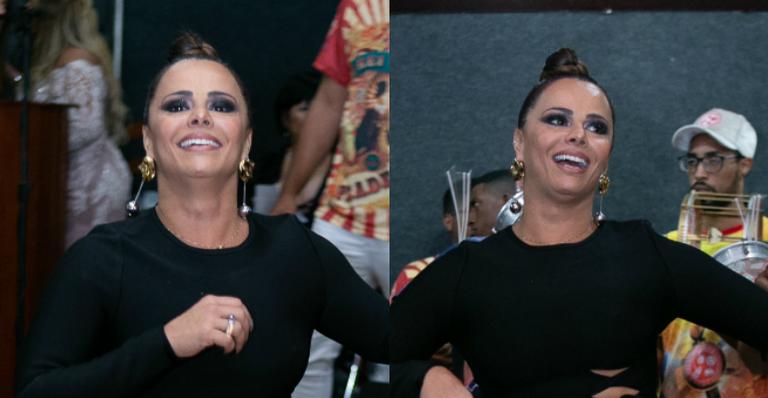De barriguinha de fora e saia justa, Vivi Araújo recebe prêmio de melhor rainha de bateria do Rio
