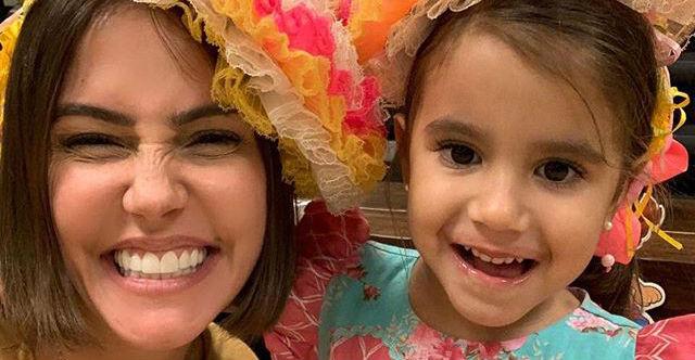 Deborah Secco treina ao lado da filha Maria Flor e enche a web de fofura