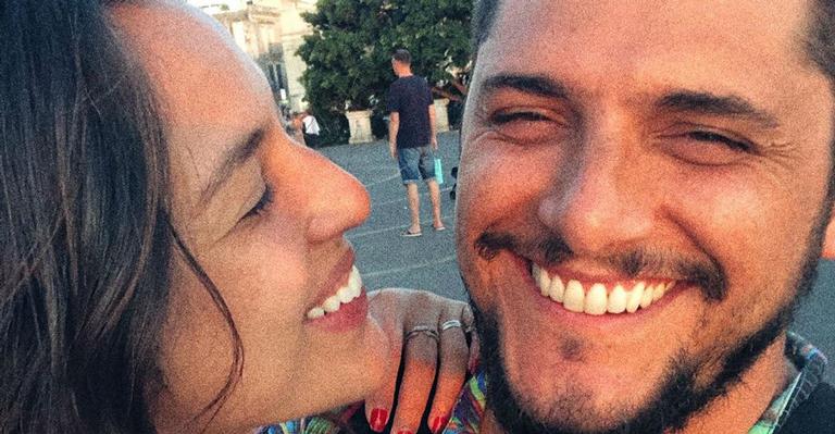 Em viagem, Bruno Gissoni compartilha clique romântico com a esposa Yanna Lavigne