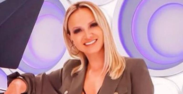Na Itália, Eliana posa de biquíni e deixa fãs de queixo caído: ”Que deusa”