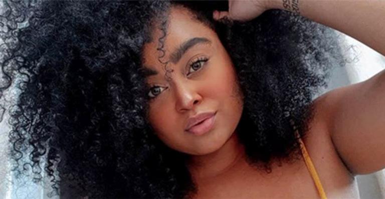 Ex-BBB Rízia Cerqueira surge em clique quente trocando beijos: ”Delicioso”