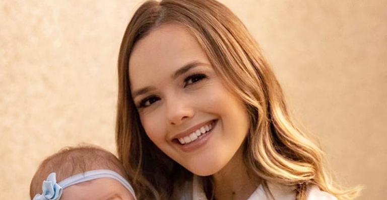 Mãe coruja, Thaeme exibe clique fofo com Liz e confessa: ”Está sendo desafiador”