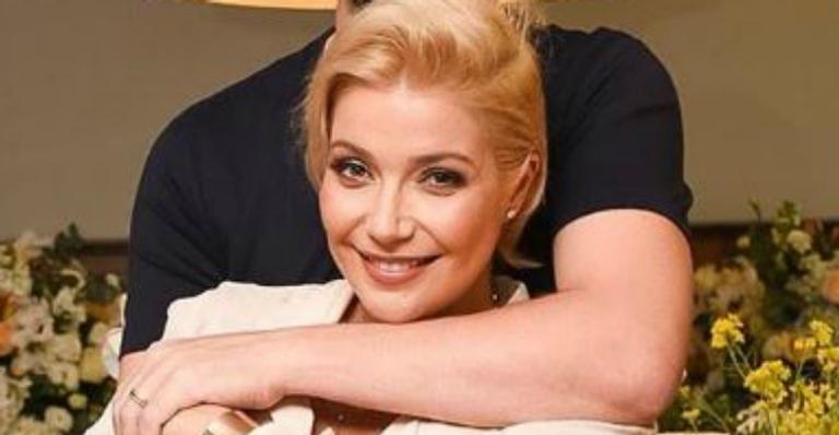 Luiza Possi divide clique pra lá de fofo do primeiro filho e fãs cravam: ”A cara do pai!”
