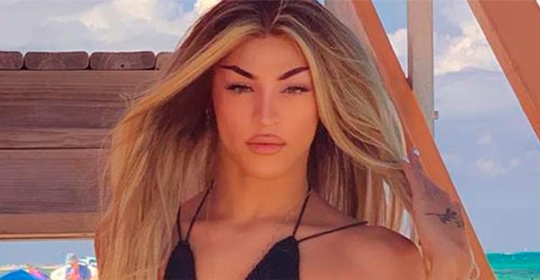 De biquíni mínimo, Pabllo Vittar estoura termômetros com clique arrasador